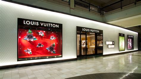 nearest louis vuitton outlet store.